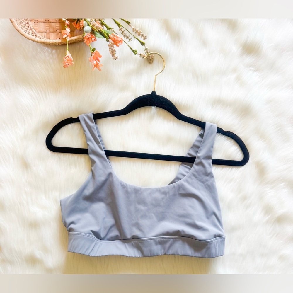 Vuori Stride Sports Bra in Black Size medium - Picture 3 of 4